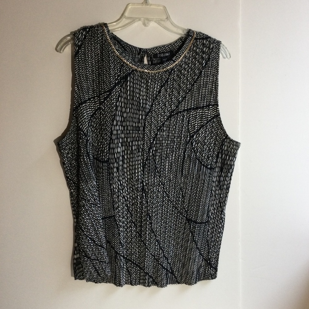 Roz & Ali Black & White Crinkle Sleeveless Blouse, Size 1X Like New!